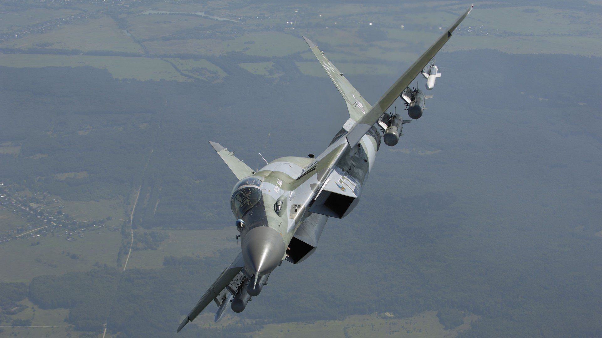 勒沃库森前场站位灵活提升破门能力，勒沃库森吧