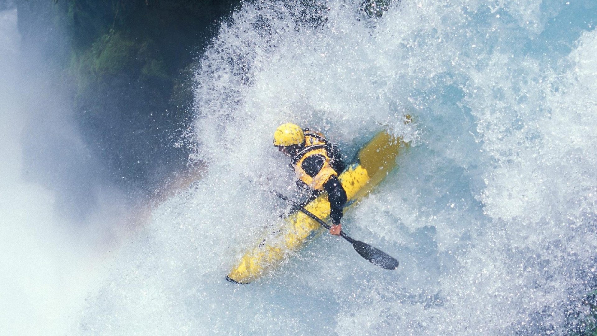 “高新体育中心武术赛:选手瞬间爆发,精彩技巧瞬间击倒对手”